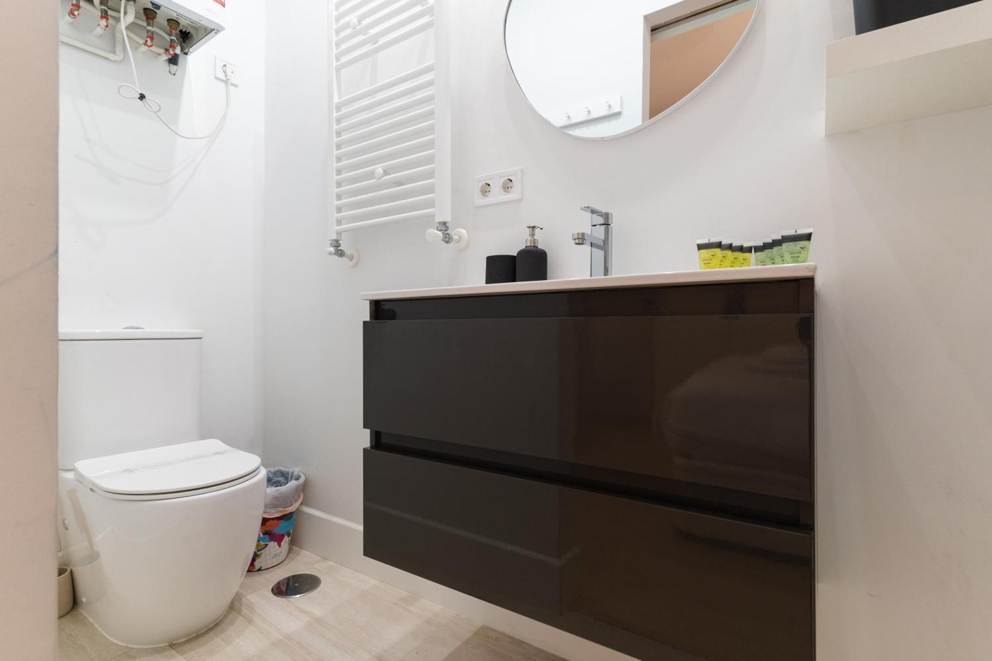 Cozy And Central-1Bd 1Bth- Cortes Apartment Madrid Ngoại thất bức ảnh